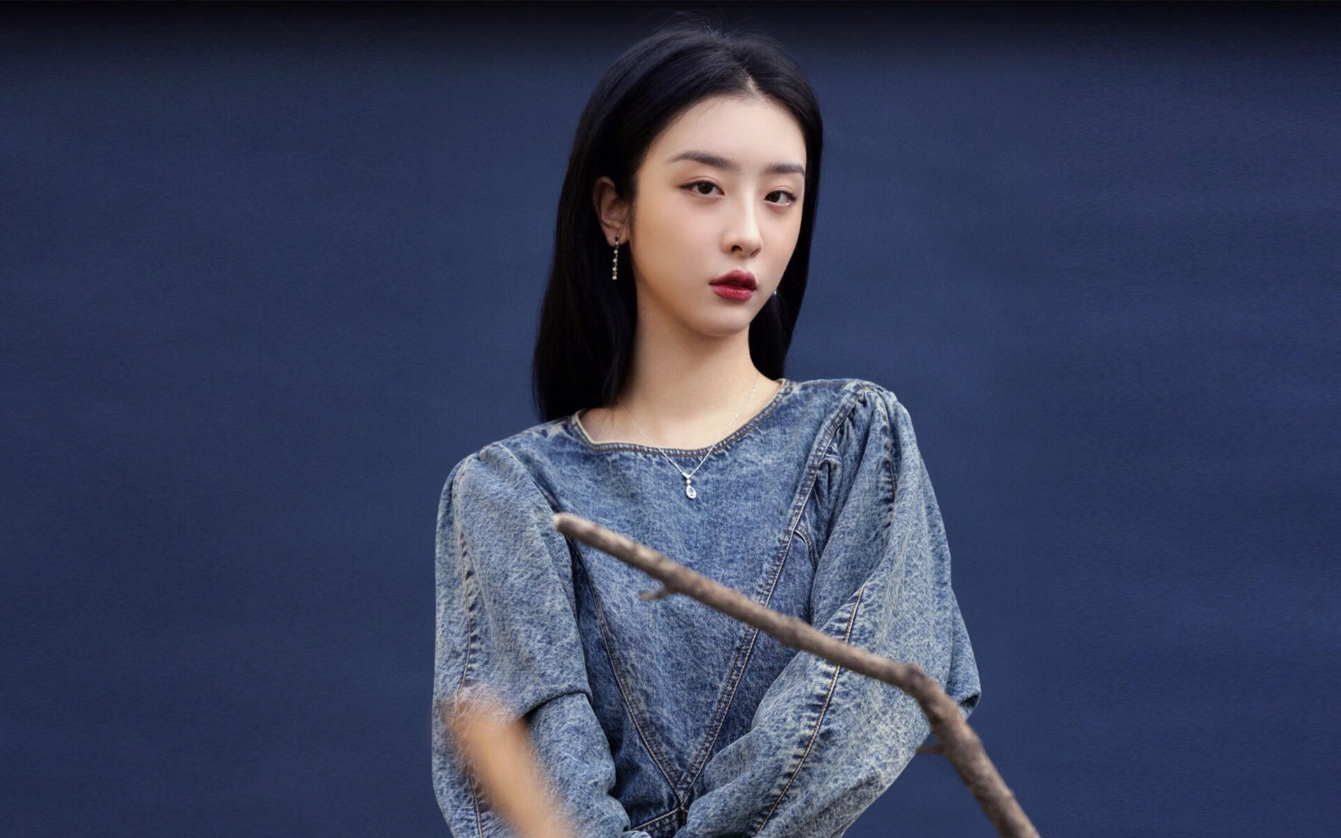 爱游戏官网-切尔西引援再下一城，中场引援成为焦点