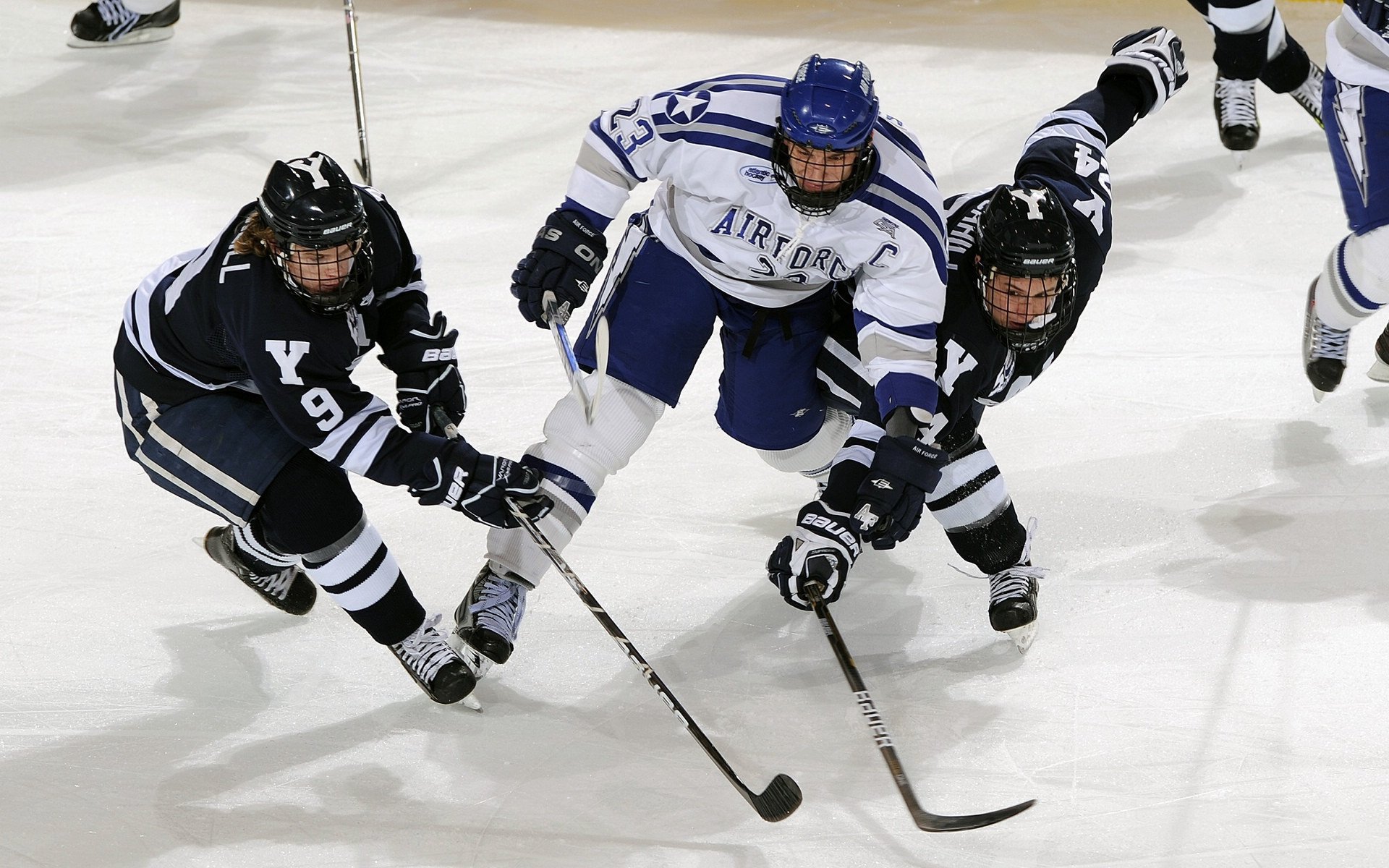 跨界融合：足球与电子竞技“携手共赢”新局面，电竞和足球市场